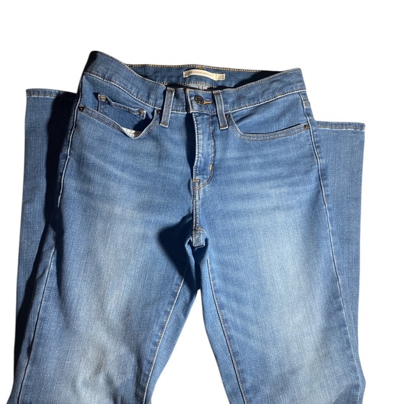 Levi's Classic Indigo Jeans - Picture 2 of 8